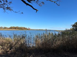 910 Flanders Rd, Riverhead, NY 11901