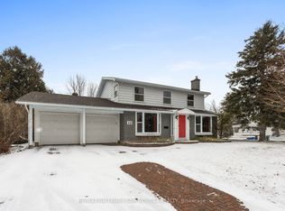 46 Seymour Ave, Ottawa, ON K2E 6P2