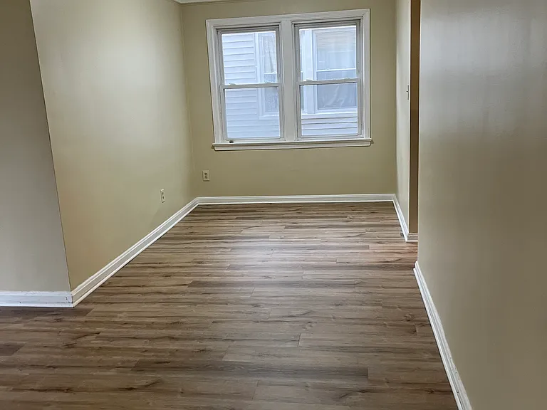 1208 Eastwood Ave — Photo 3