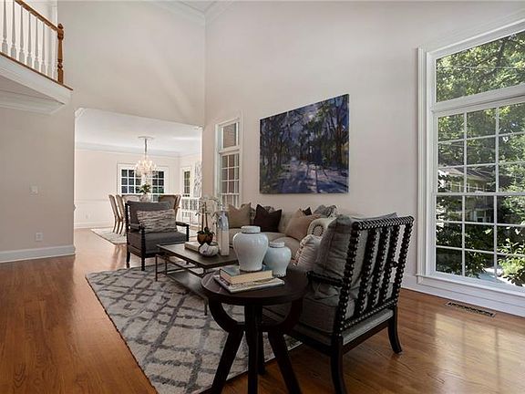 4th image of 1205 Woods Cir NE