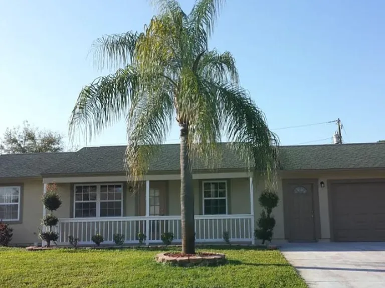 1182 SW Gastador Ave — Photo 1