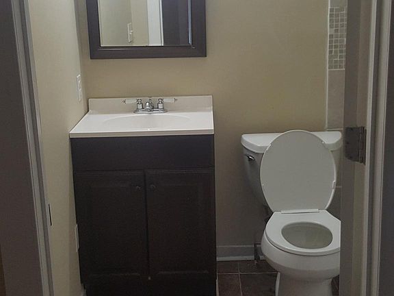 4th image of 906 Ardmore Dr