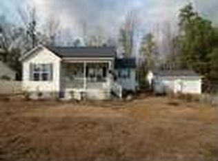 318 E Wallace St, Burgaw, NC 28425