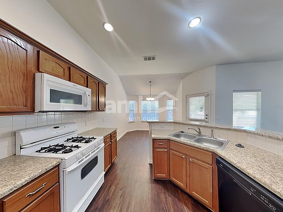 4th image of 103 Tolcarne Dr