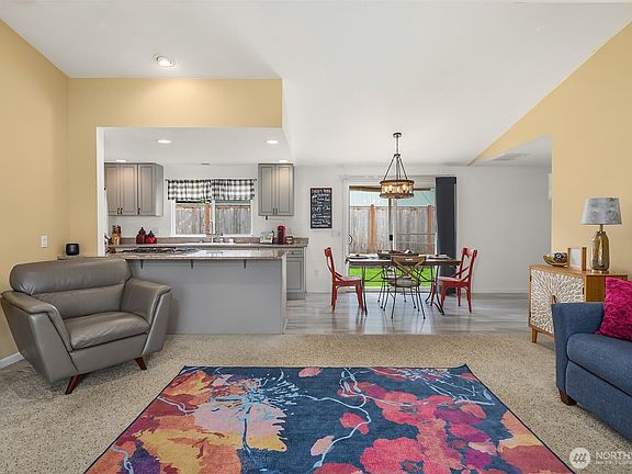 4th image of 5814 12th Avenue W