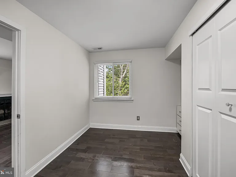 702 Abbey Ct — Photo 18