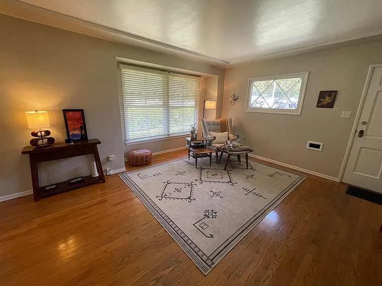 700 Brent Ave — Photo 6