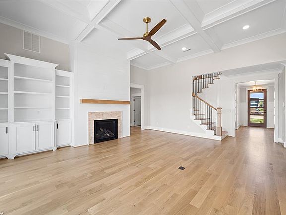 4th image of 727 Royal Jasmine Ct