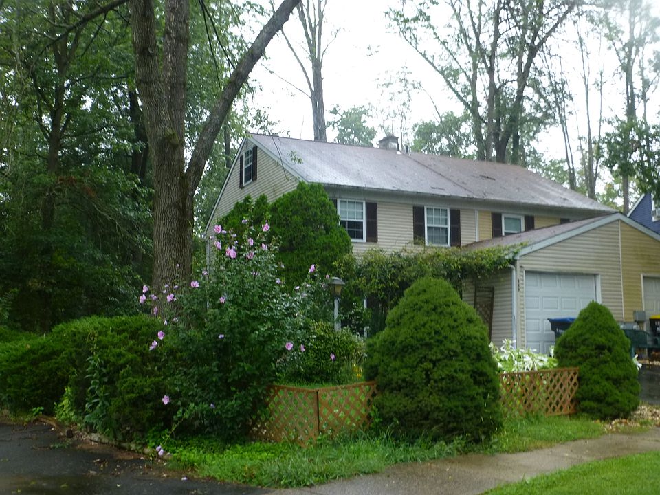 2nd image of 266 Cricklewood Cir