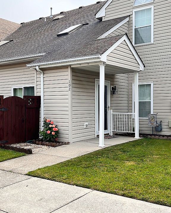 1st image of 102 Kensington Pl