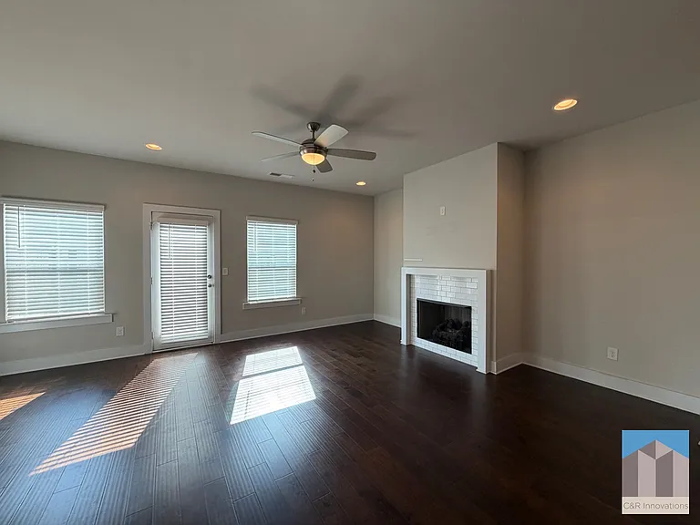 3782 Oxford Cir — Photo 10