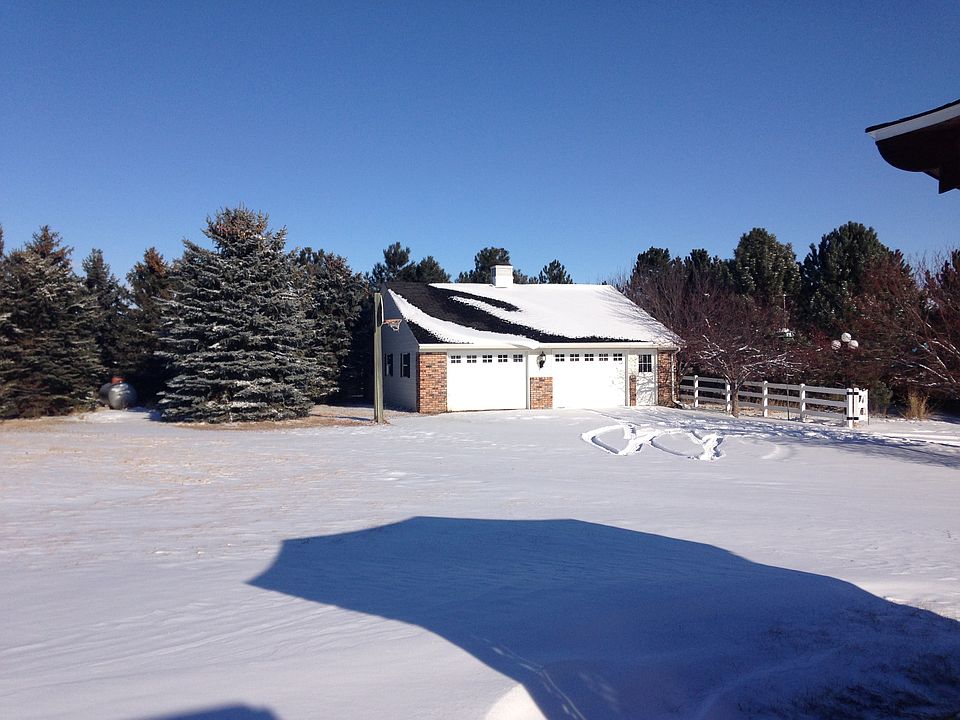 Detached garage
