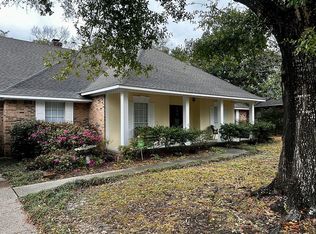 1314 Mill Cir, Ocean Springs, MS 39564