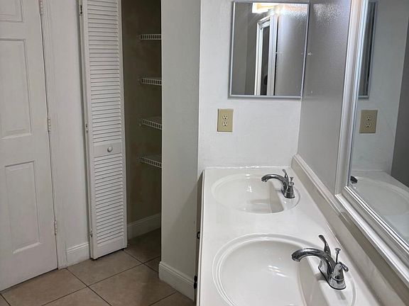 5th image of 660 Royalty Ct
