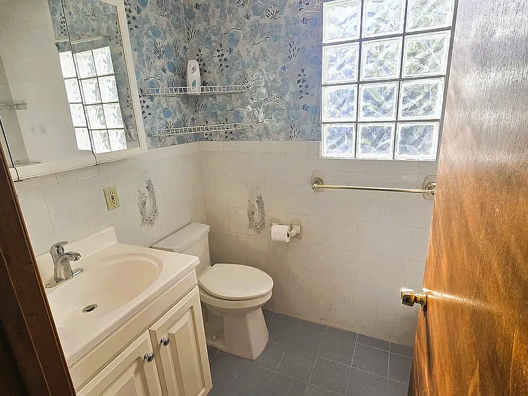 335 Pearsall Ave #2 — Photo 20