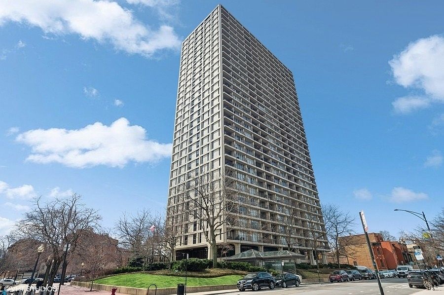 1st image of 1960 N Lincoln Park W APT 1910