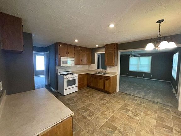 3rd image of 9006 Richards Dr