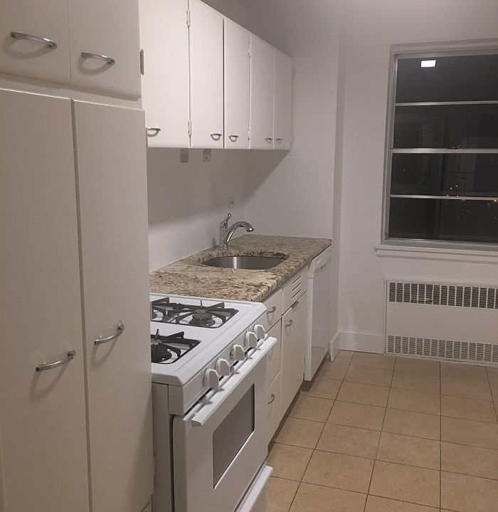 1st image of 2 Washington Sq APT 6I