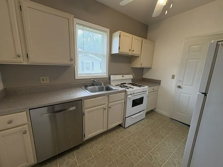 631 Viewpoint Ave — Photo 5