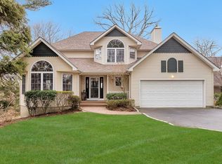 28 North Dr, Centerport, NY 11721