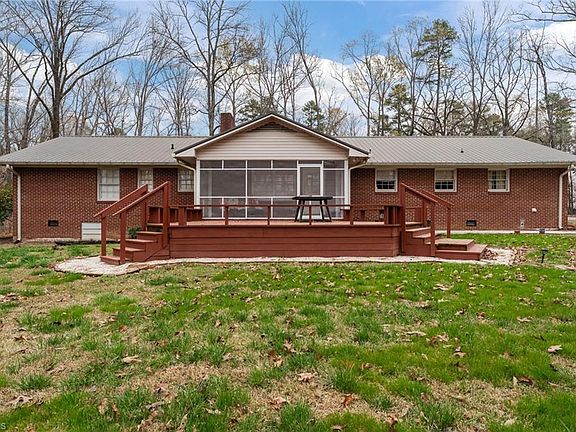 5th image of 217 Lambert Rd