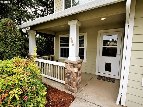 3rd image of 906 NE Grace Ave