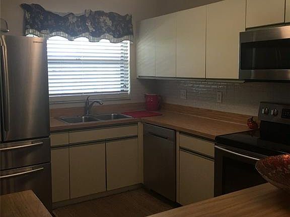 3rd image of 1210 SE Parkview Pl APT E7