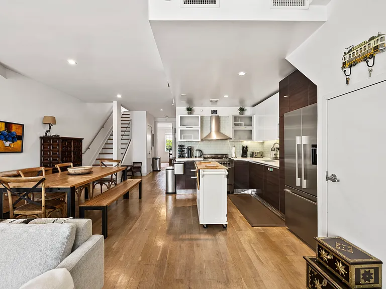819 De Kalb Ave #2 — Photo 8