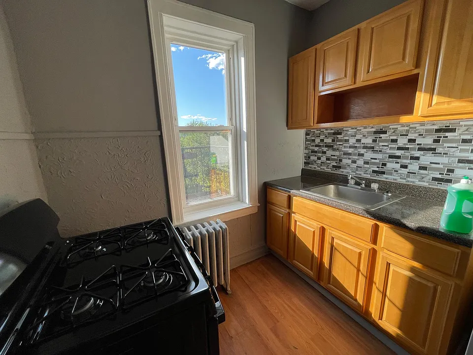 242 Lexington Ave #6