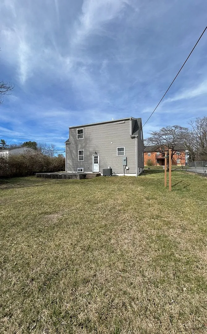 Spacious 4-bedroom, 2-bath Home Located near Virginia Tech & Downtown Blacksburg — Photo 3