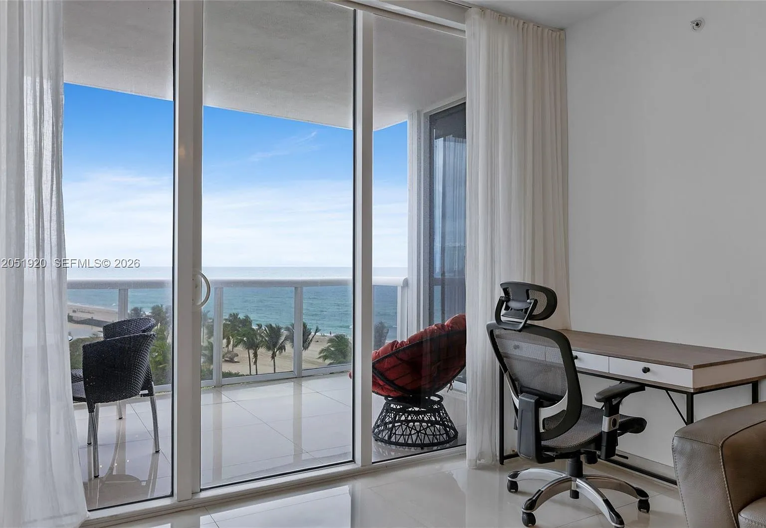 Trump Royale Condo — Photo 2