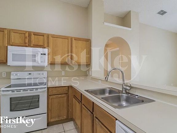 5th image of 2207 Pebblewood Dr