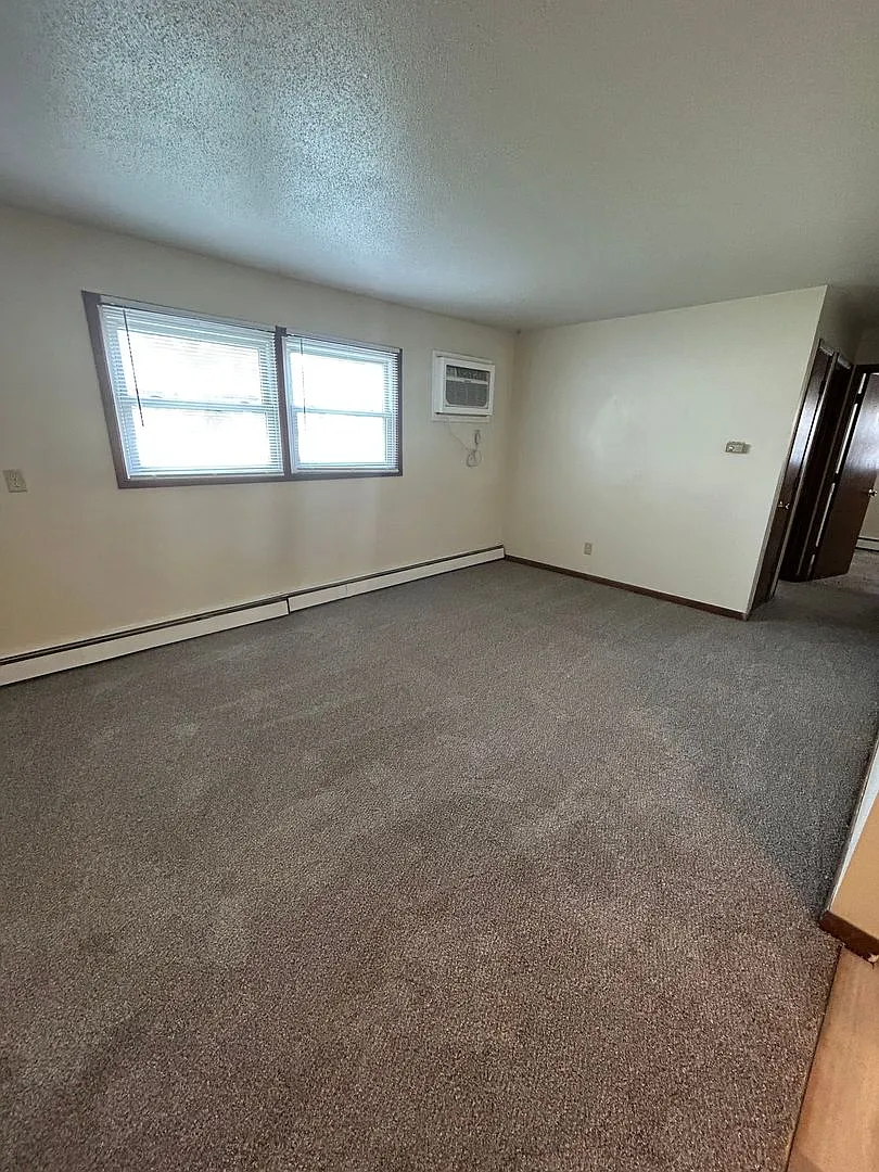 335 Iowa Ave — Photo 2