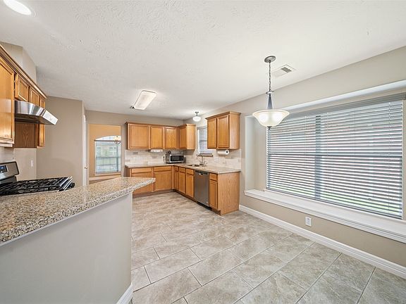 5th image of 8006 High Hollow Ln