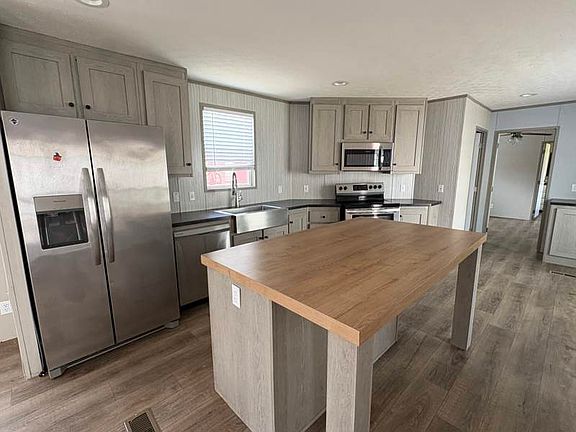 3rd image of 7816 Willowick Dr