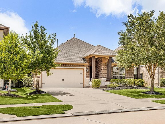 3rd image of 915 Abelia Ave