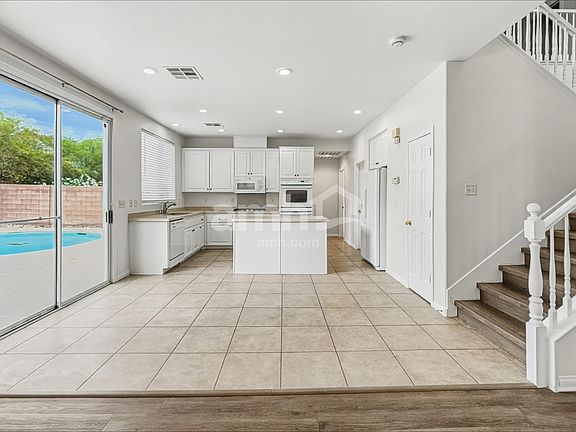 5th image of 10432 Wellington Manor Ave