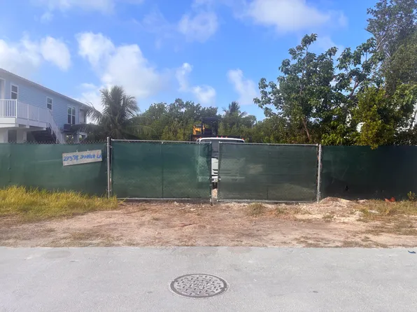 27378 Jamaica Ln, Ramrod Key, FL 33042