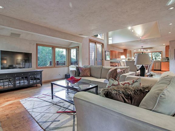3rd image of 17095 Crescent Dr