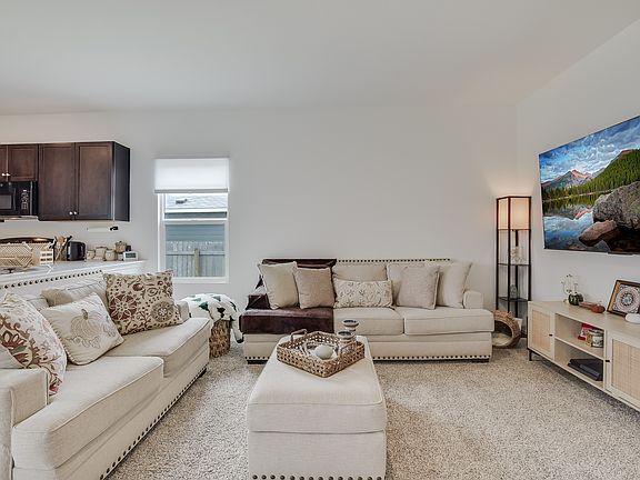 4th image of 2712 Louris Ln