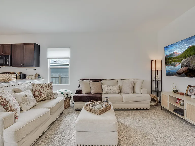 2712 Louris Ln — Photo 4