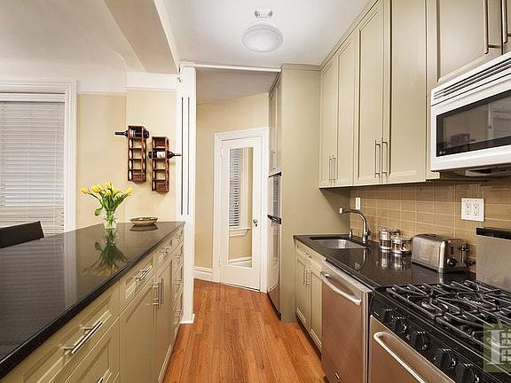 3rd image of 32 W 82nd St APT 4E