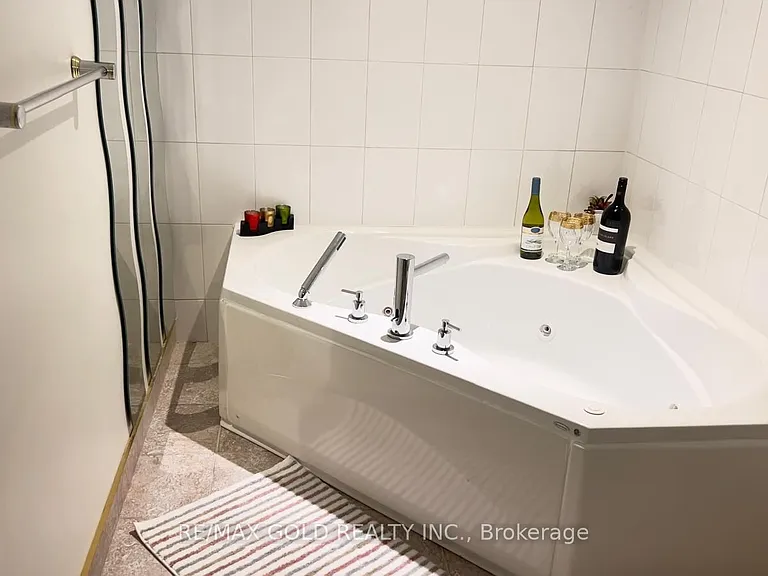 142 Whitchurch Mews — Photo 11