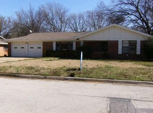 805 Royce Dr, Euless, TX 76040