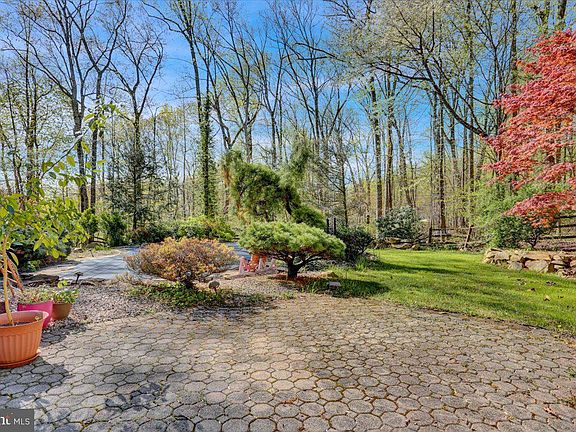 4th image of 13 Crestview Dr