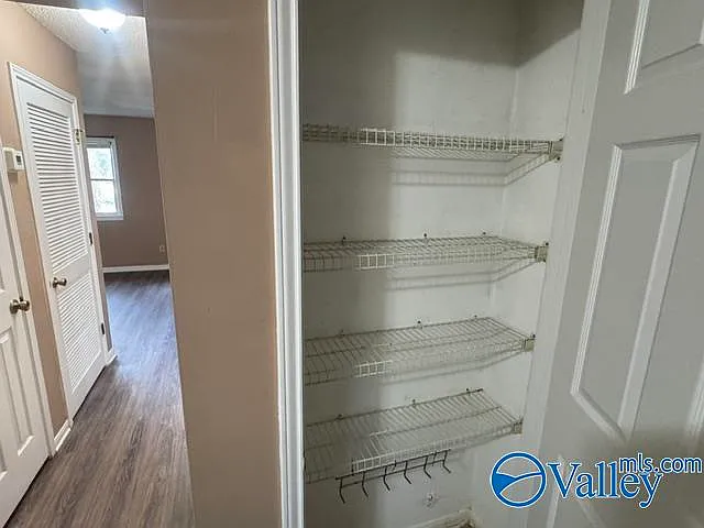 389 Oakland Rd — Photo 8