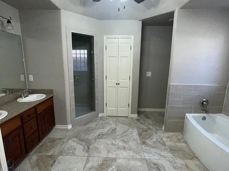 5608 Spencer St — Photo 11
