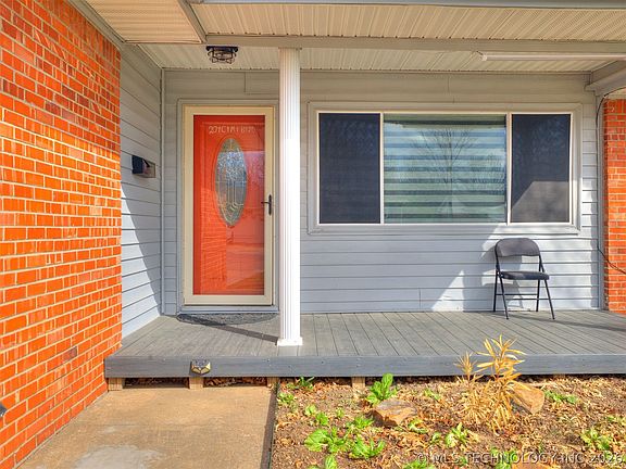 4th image of 2415 W 45th Pl