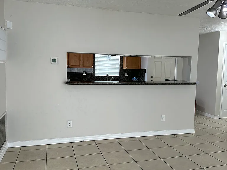315 Scott Ct — Photo 6