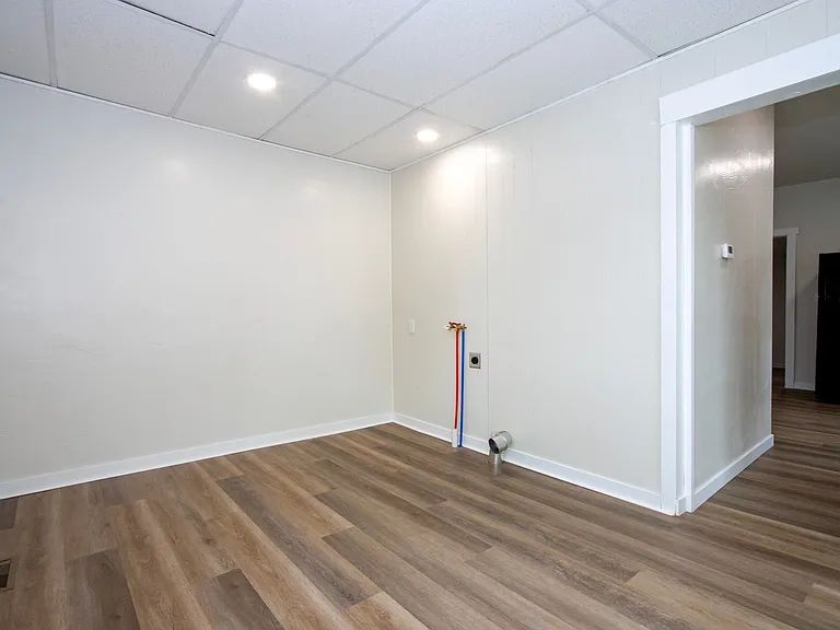 217 Hall St — Photo 14